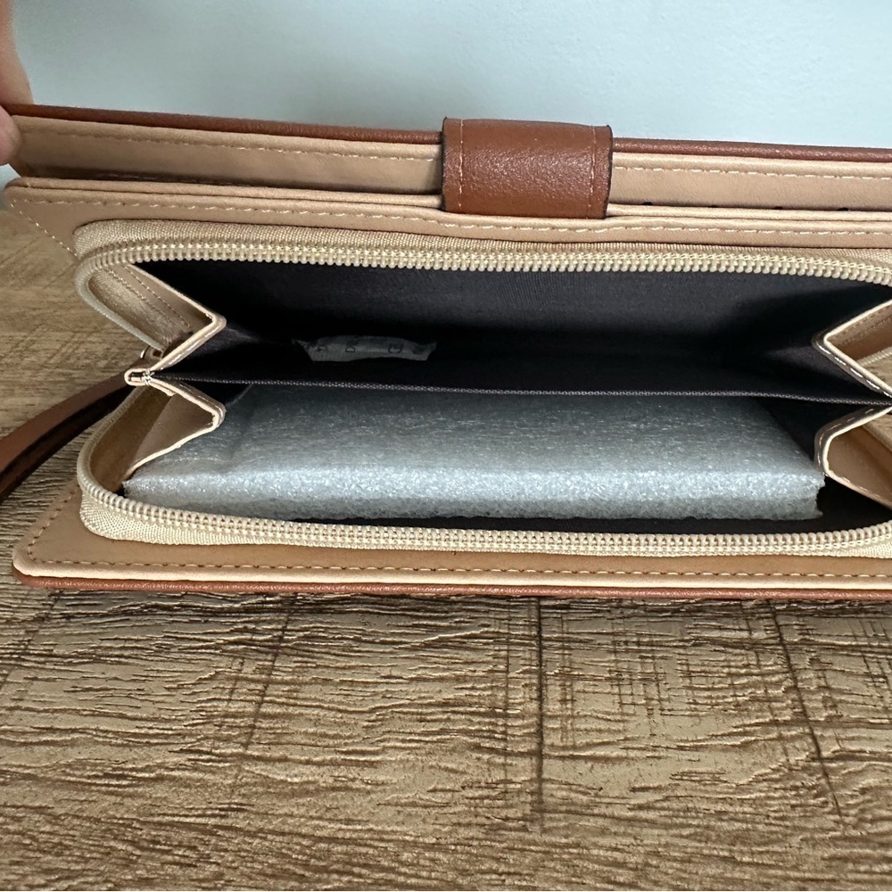 Vagabond Goods Brown Leaf Cutout Wallet | “Sea La Vie” Embossing - Picture 9 of 16